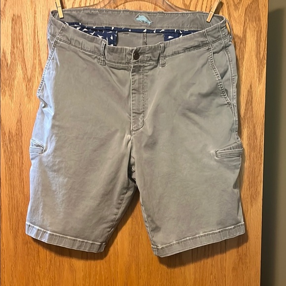 Tommy Bahama Men's Gray Cargo Shorts - Picture 1 of 10